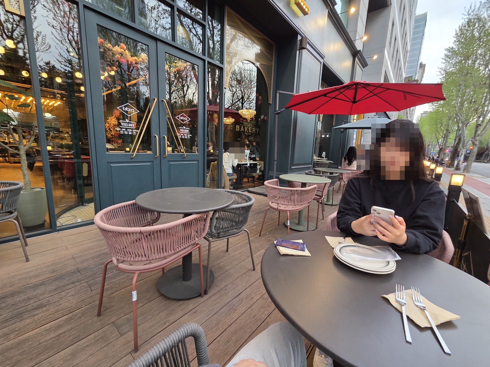 BBQ치킨 빌리지 송리단길점 공간 / 분위기 사진