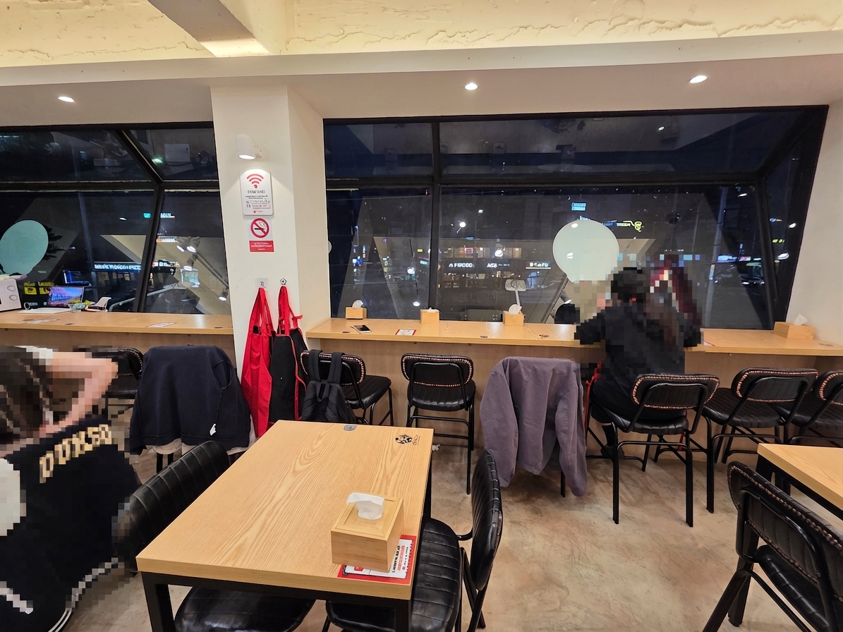 춘리마라탕 거여점 창가 좌석