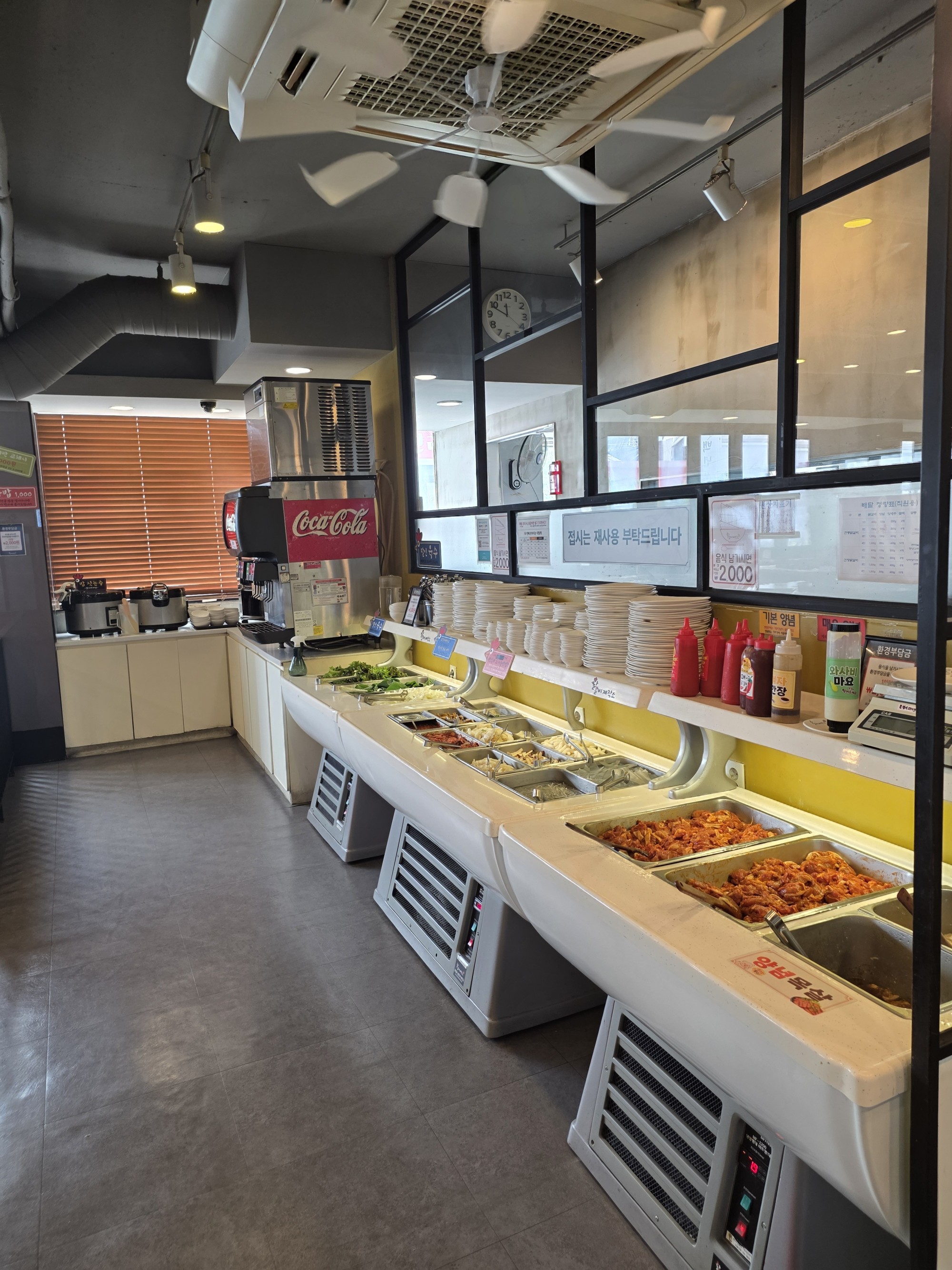 닭갈비제작소 부평점 셀프바 구성 사진
