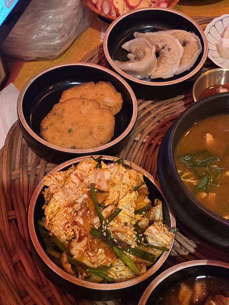 오막하세 방이점 한상차림과 쭈꾸미초무침 사진